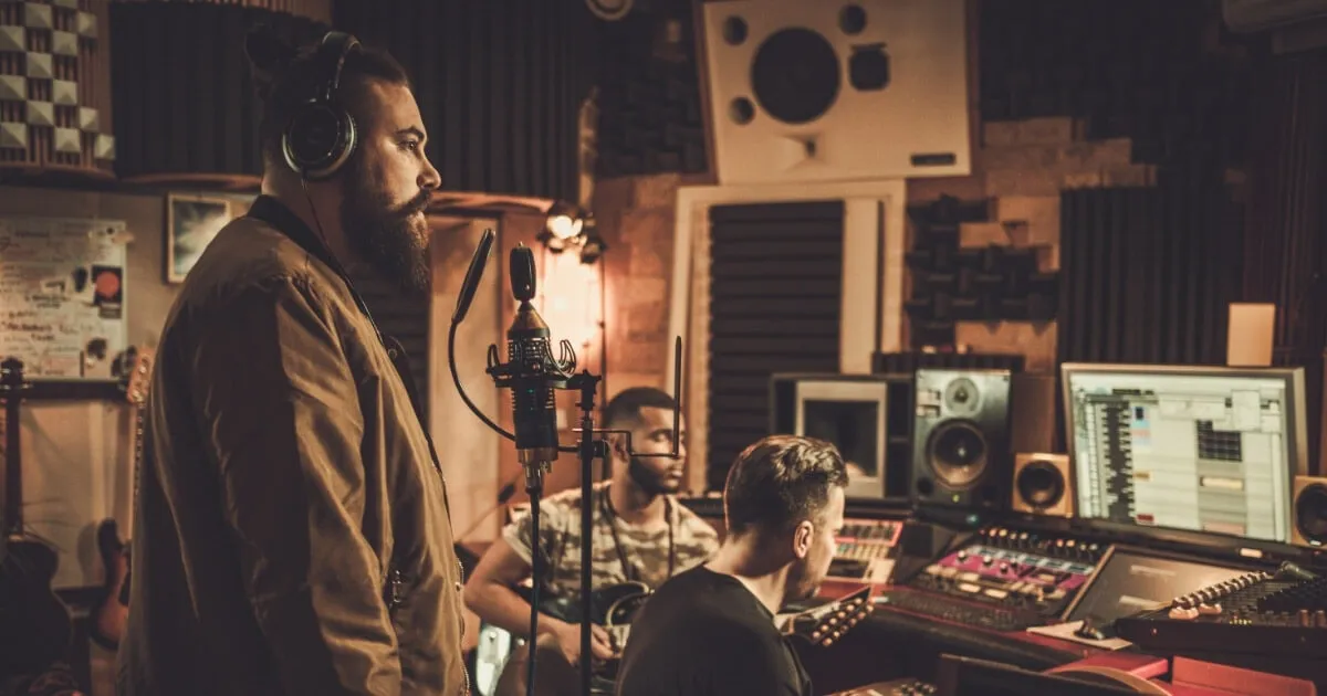 How pro singers prepare for recording and streaming sessions - BandLab Blog